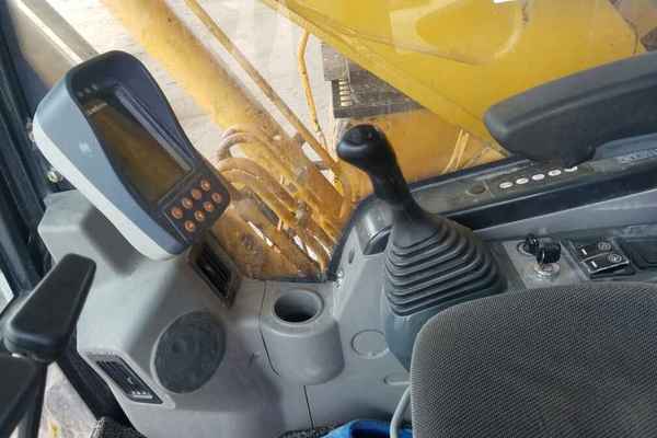 贵州出售转让二手8800小时2012年柳工CLG920D挖掘机