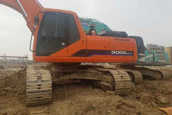 宁夏出售转让二手8600小时2012年斗山DH300LC挖掘机