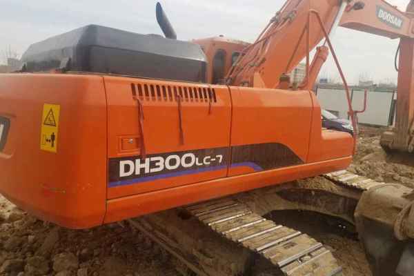 宁夏出售转让二手8600小时2012年斗山DH300LC挖掘机
