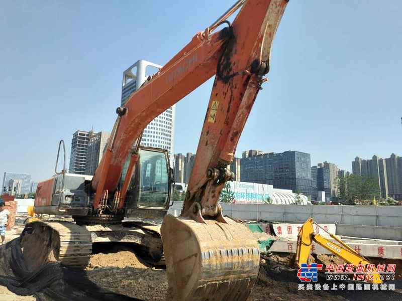 河南出售转让二手5196小时2011年日立ZX200挖掘机