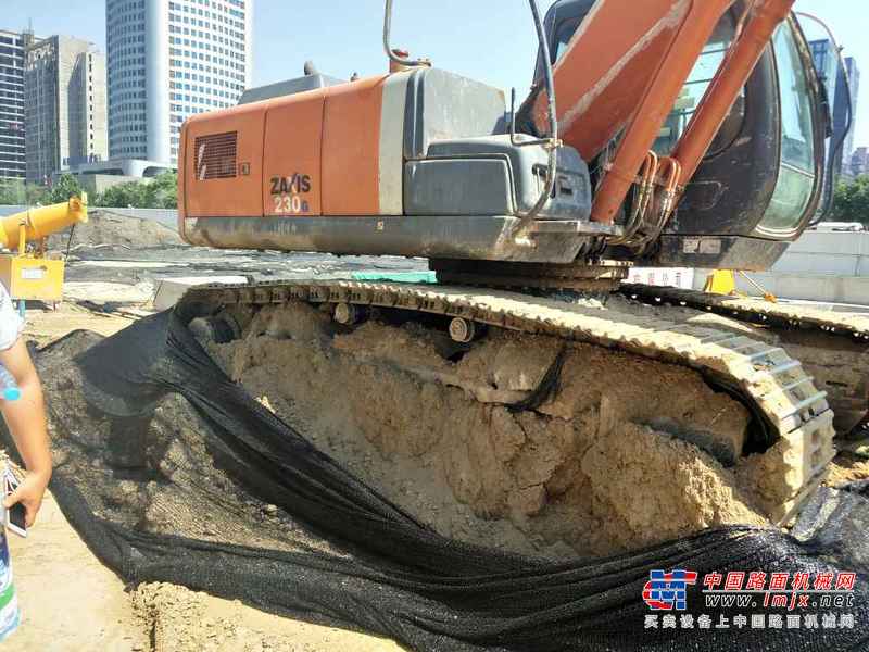 河南出售转让二手5196小时2011年日立ZX200挖掘机