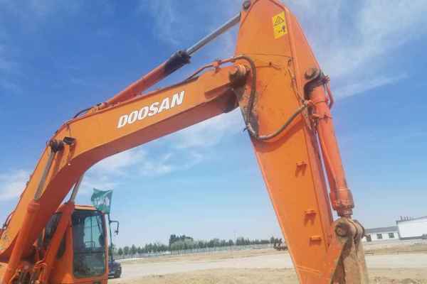 内蒙古出售转让二手7000小时2009年斗山DH300挖掘机