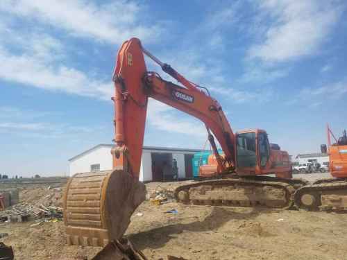 内蒙古出售转让二手4000小时2009年斗山DH370LC挖掘机