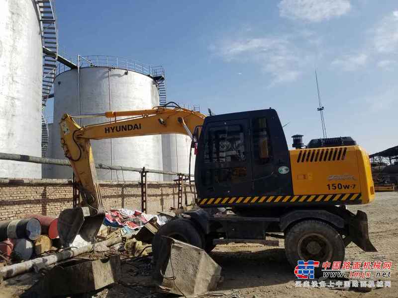 内蒙古出售转让二手5500小时2011年现代轮挖R150W挖掘机