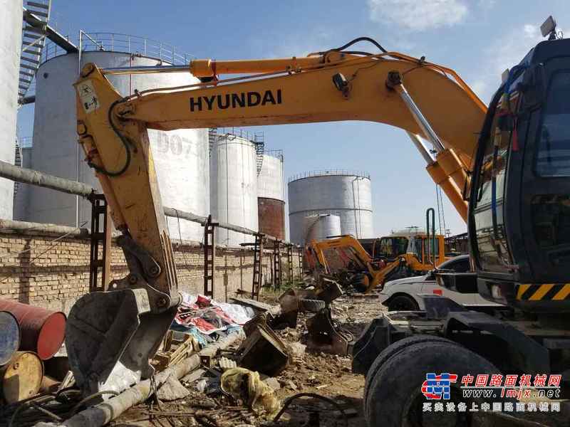 内蒙古出售转让二手5500小时2011年现代轮挖R150W挖掘机