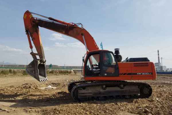 内蒙古出售转让二手5600小时2010年斗山DX300LC挖掘机