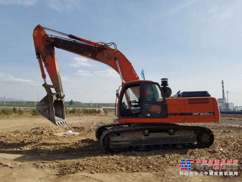 内蒙古出售转让二手5600小时2010年斗山DX300LC挖掘机