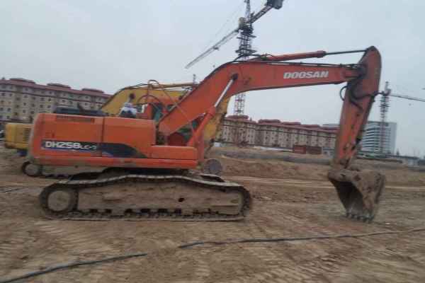 宁夏出售转让二手8900小时2010年斗山DH225挖掘机