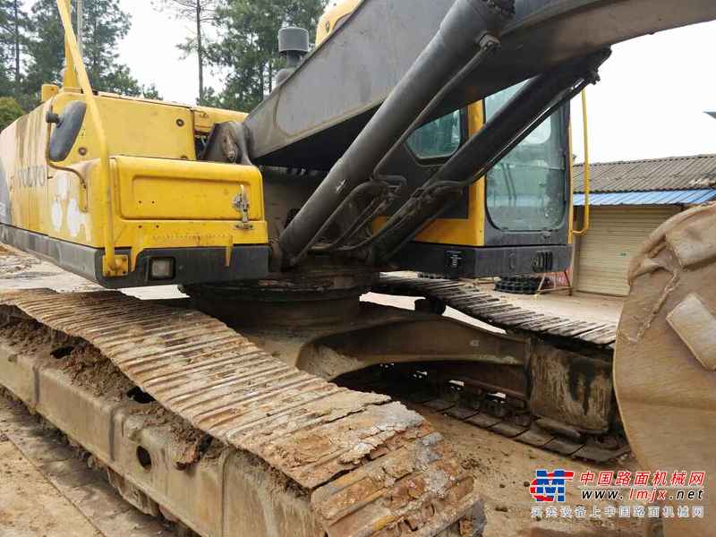 江西出售转让二手8000小时2010年沃尔沃EC240B挖掘机