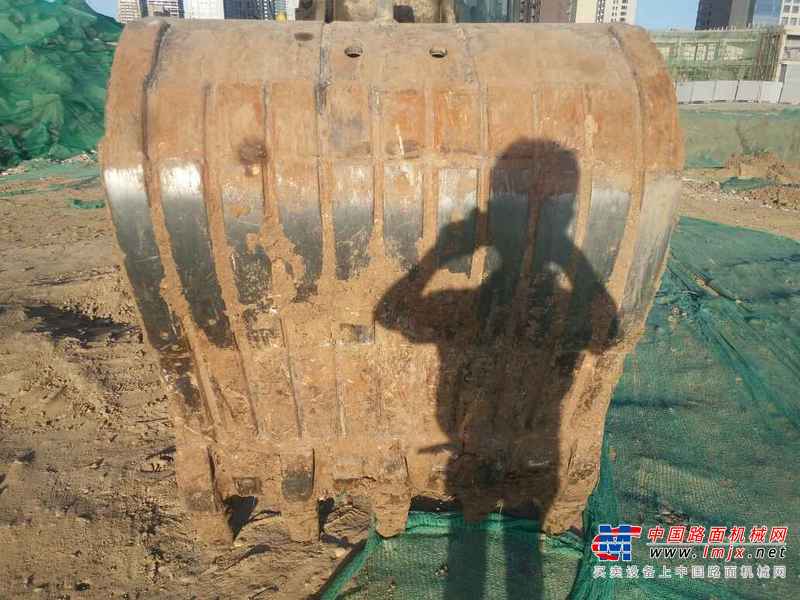 陕西出售转让二手6000小时2010年小松PC240LC挖掘机