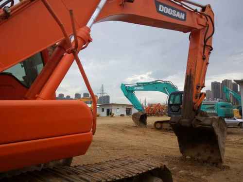 云南出售转让二手6000小时2010年斗山DH225LC挖掘机