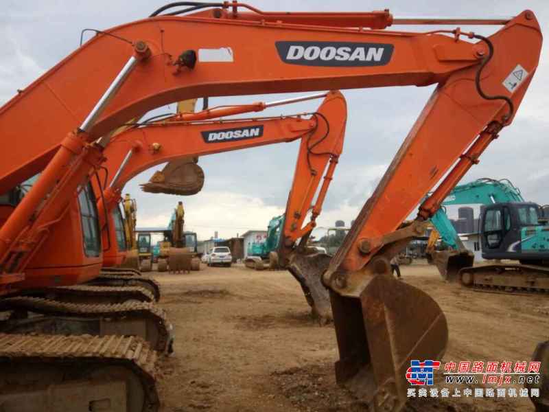 云南出售转让二手6000小时2009年斗山DH220LC挖掘机