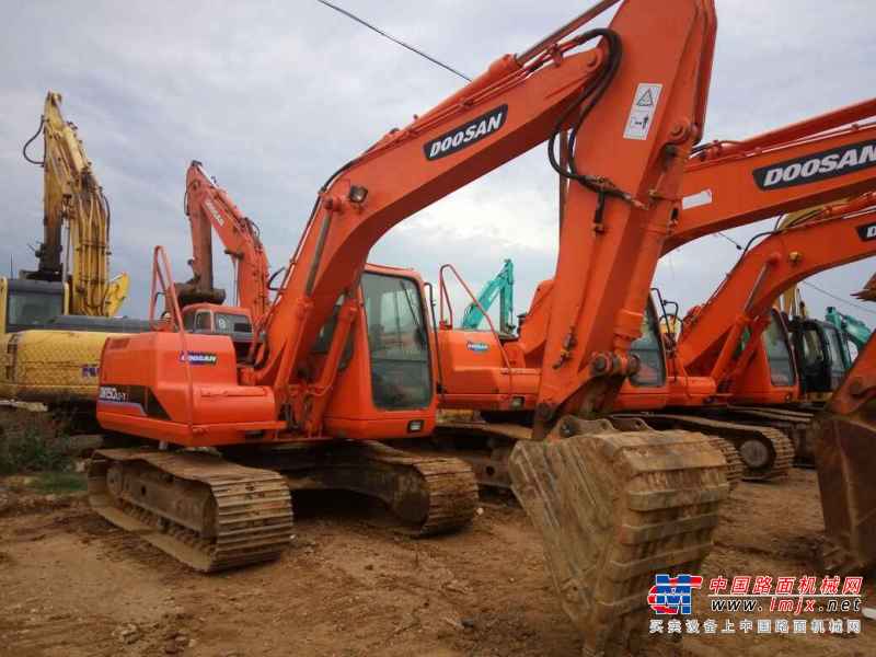 云南出售转让二手8000小时2009年斗山DH150挖掘机