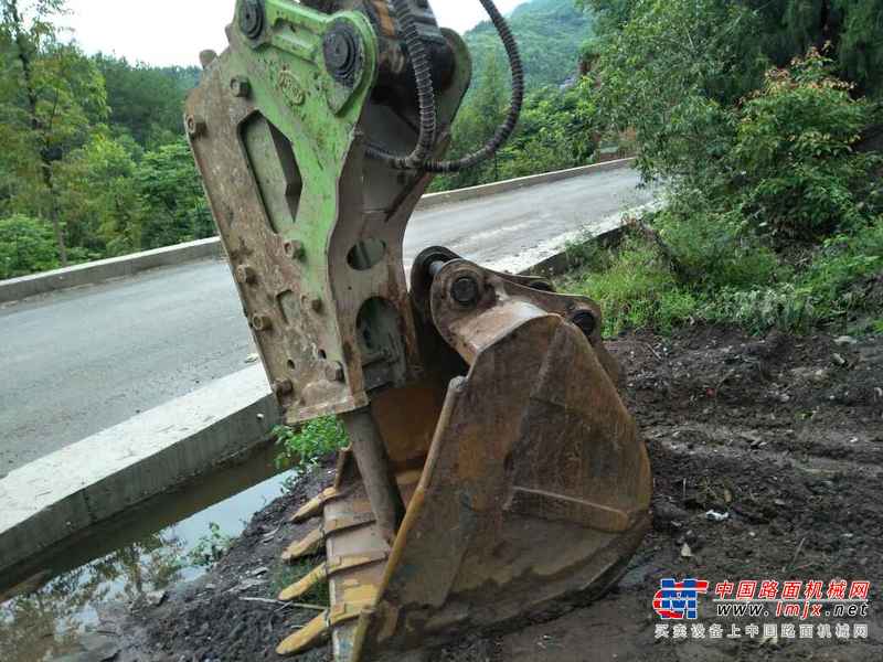 重庆出售转让二手7800小时2011年现代R305LC挖掘机
