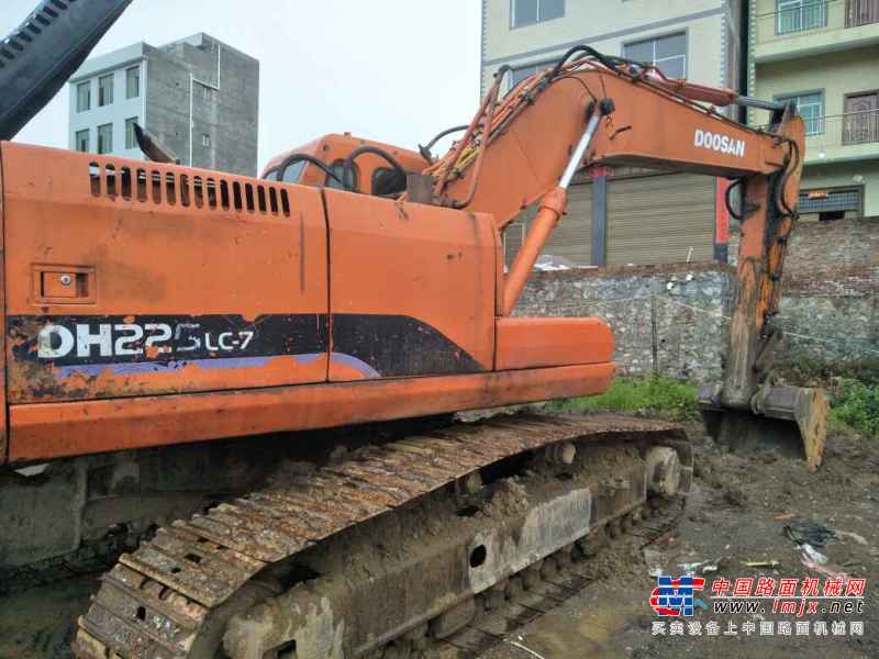 云南出售转让二手15000小时2007年斗山DH225挖掘机
