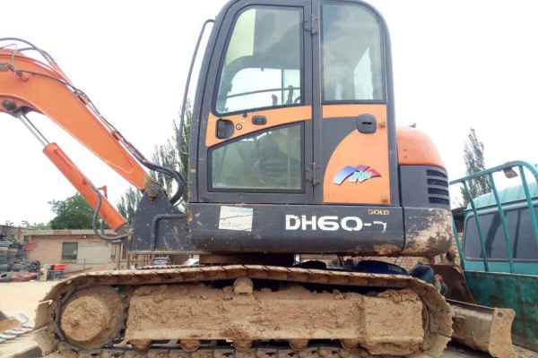 宁夏出售转让二手5800小时2011年斗山DH60挖掘机