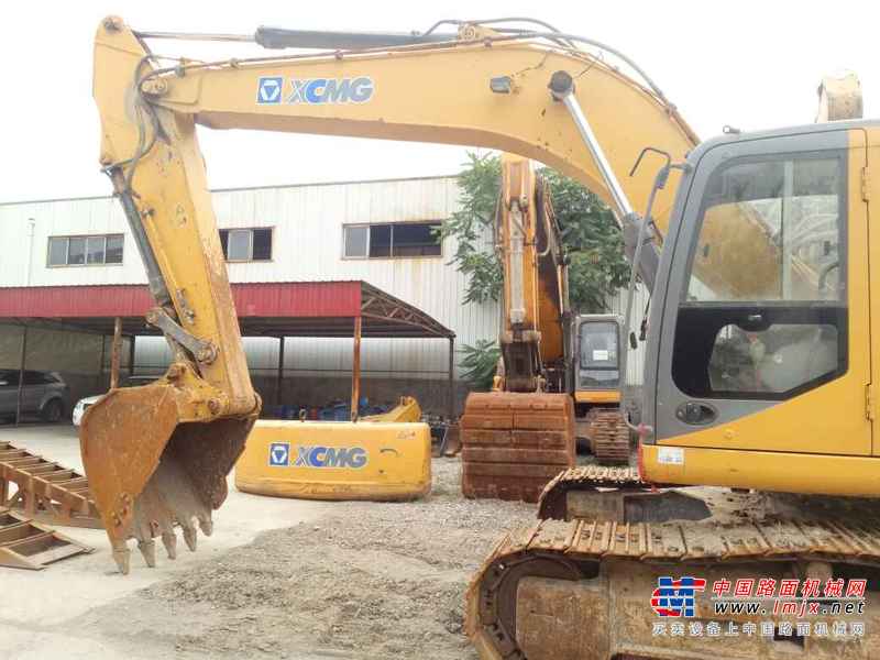 宁夏出售转让二手8000小时2011年徐工XE300C挖掘机