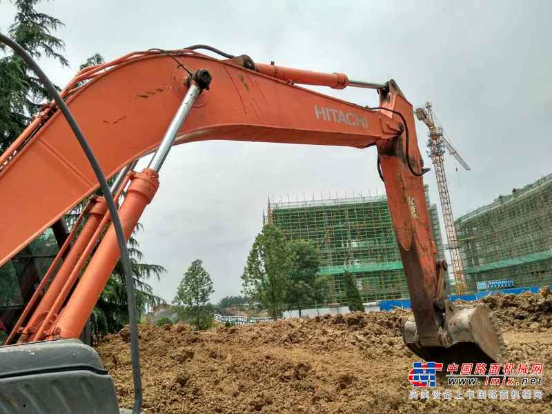 安徽出售转让二手8886小时2010年日立ZX200挖掘机
