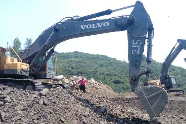 山西出售转让二手15000小时2011年沃尔沃EC460BLC挖掘机