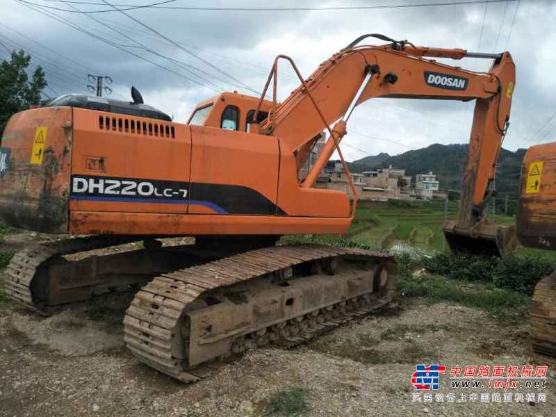 云南出售转让二手15000小时2005年斗山DH220LC挖掘机
