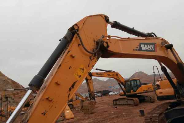 甘肃出售转让二手2000小时2014年三一重工SY265C挖掘机