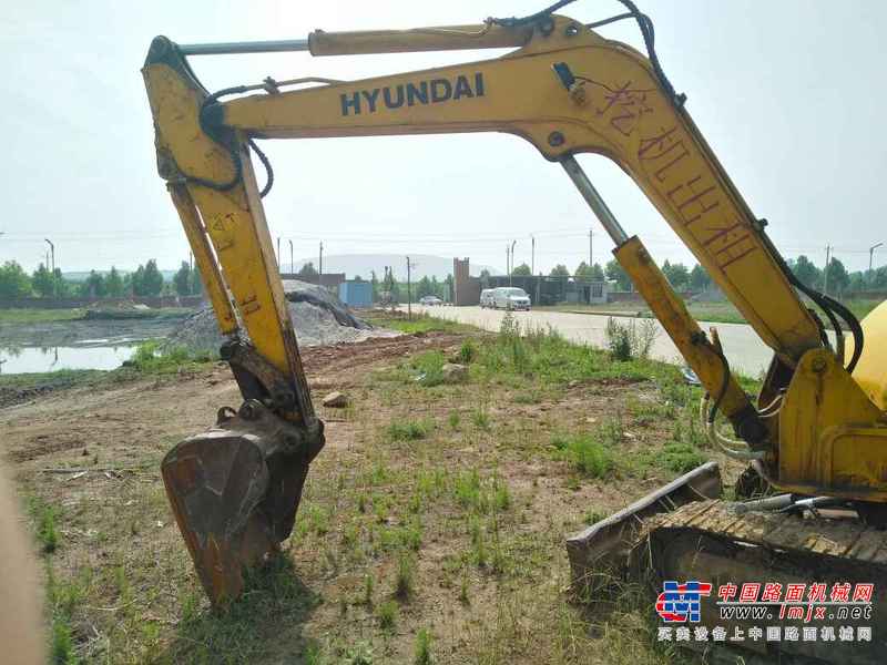河南出售转让二手10000小时2005年现代R60挖掘机
