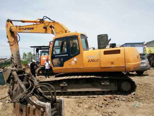 辽宁出售转让二手15000小时2004年现代R200挖掘机
