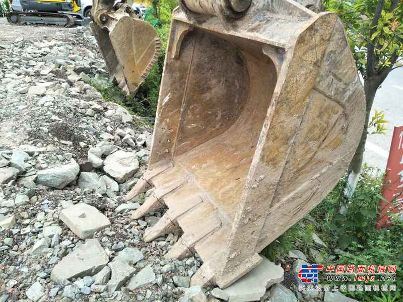 重庆出售转让二手8000小时2010年现代R225LC挖掘机