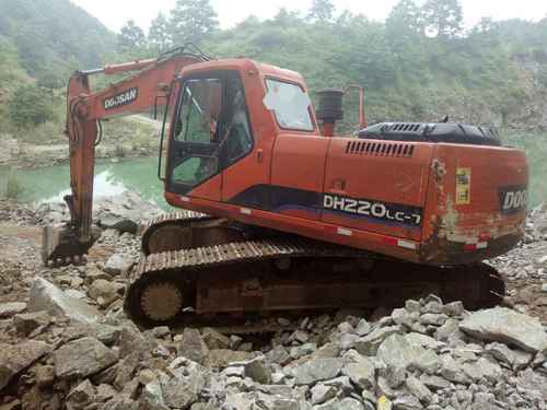 江西出售转让二手14000小时2007年斗山DH220挖掘机