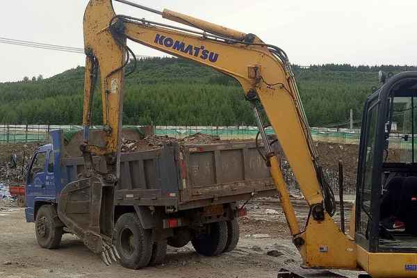 吉林出售转让二手8009小时2011年小松PC56挖掘机
