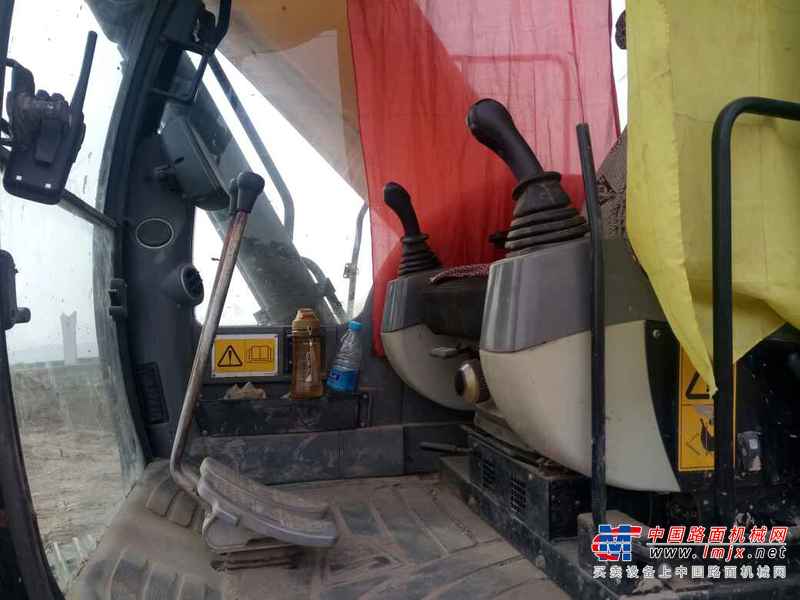 山西出售转让二手7500小时2011年JCBJS220LC挖掘机