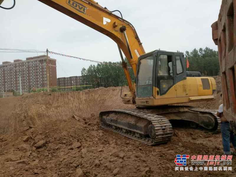 山西出售转让二手8000小时2011年福田雷沃FR260挖掘机
