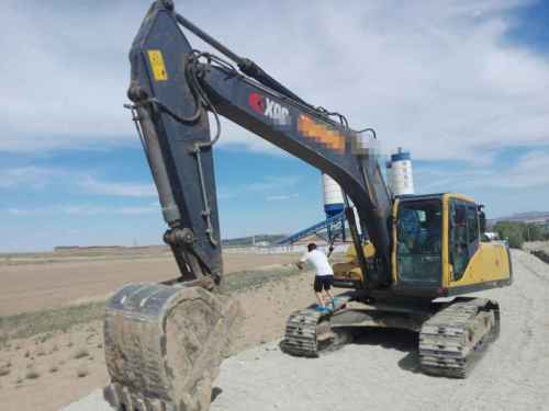 内蒙古出售转让二手6000小时2010年徐挖XCG240LC挖掘机