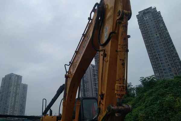 重庆出售转让二手12000小时2009年现代R225挖掘机
