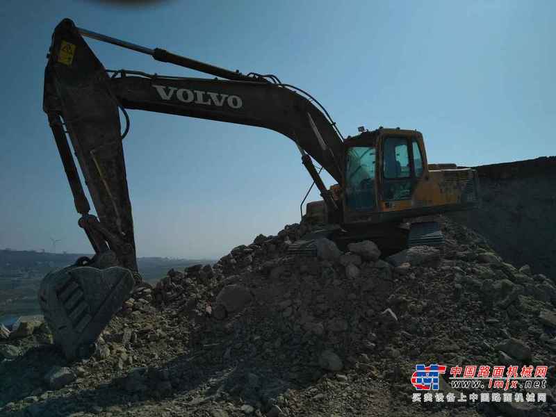 河南出售转让二手8000小时2011年沃尔沃EC240B挖掘机