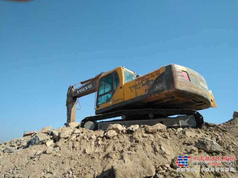 河南出售转让二手8000小时2011年沃尔沃EC240B挖掘机