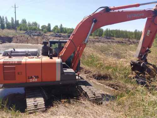 内蒙古出售转让二手15000小时2008年日立ZX240挖掘机