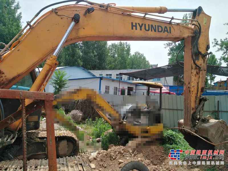 河南出售转让二手7000小时2011年现代R215挖掘机