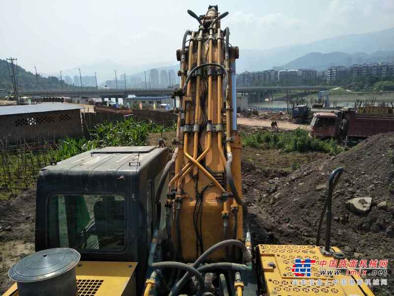 重庆出售转让二手7000小时2009年现代R455LC挖掘机
