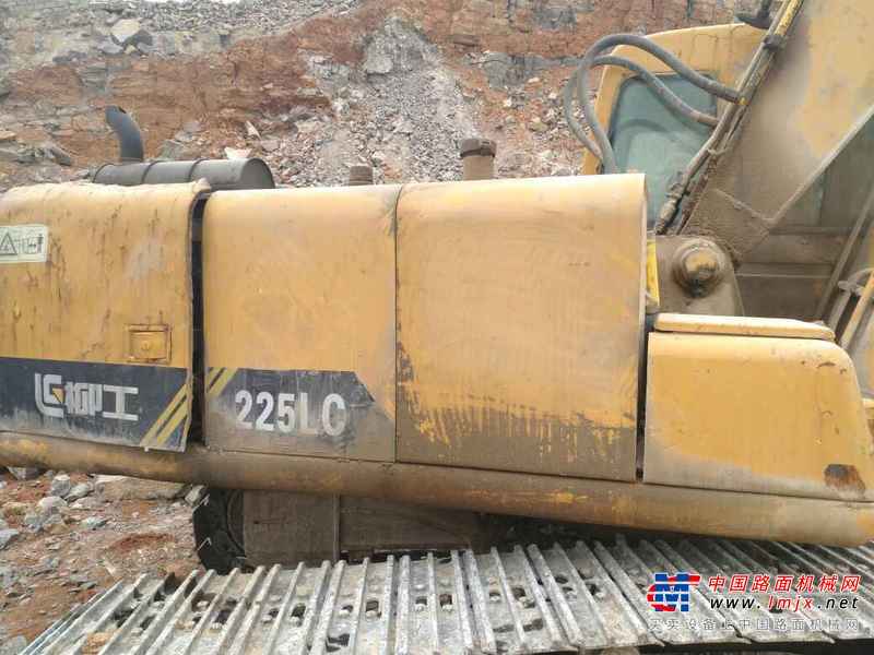 山东出售转让二手11000小时2006年柳工CLG225挖掘机