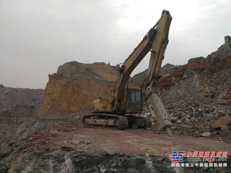 山东出售转让二手11000小时2006年柳工CLG225挖掘机