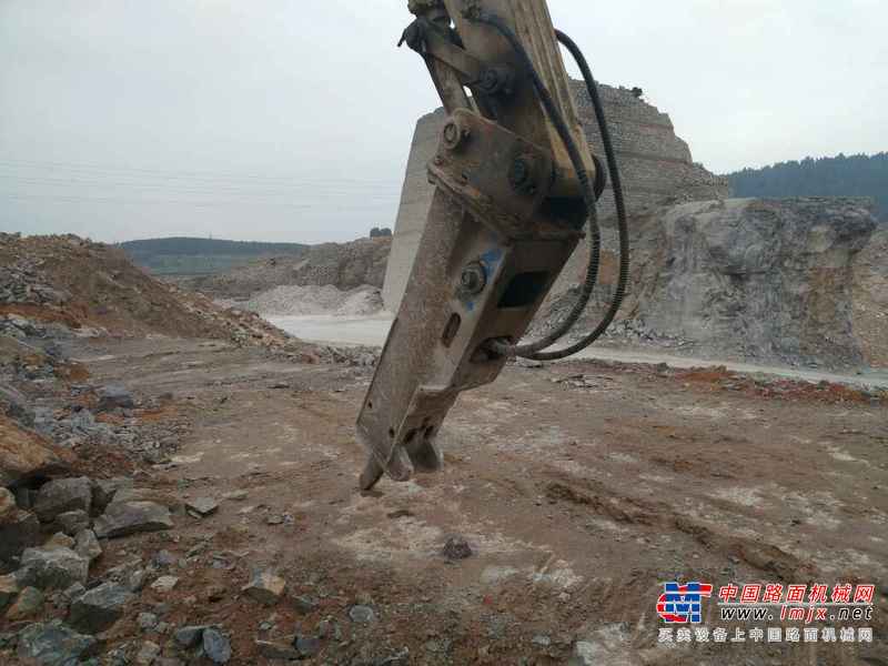 山东出售转让二手11000小时2006年柳工CLG225挖掘机