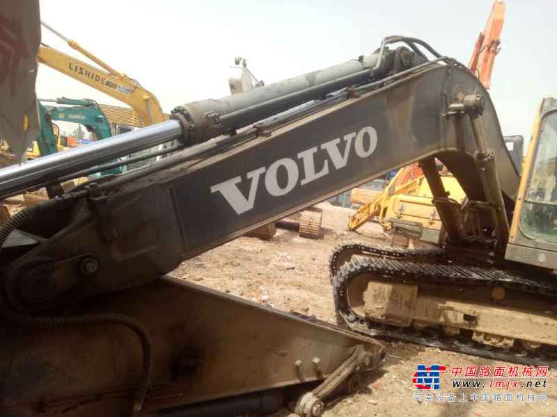 陕西出售转让二手5300小时2012年沃尔沃EC210B挖掘机