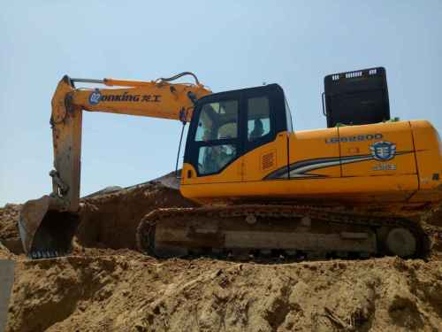 河南出售转让二手7000小时2013年龙工LG6220D挖掘机