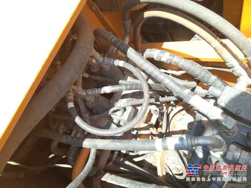 河南出售转让二手7000小时2013年龙工LG6220D挖掘机