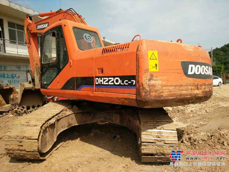 河南出售转让二手8000小时2010年斗山DH220LC挖掘机