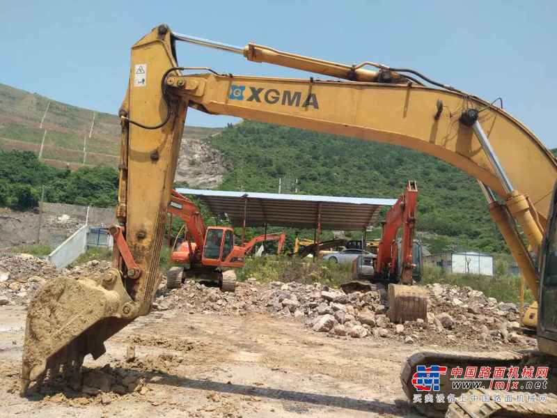 安徽出售转让二手11000小时2009年厦工XG822LC挖掘机