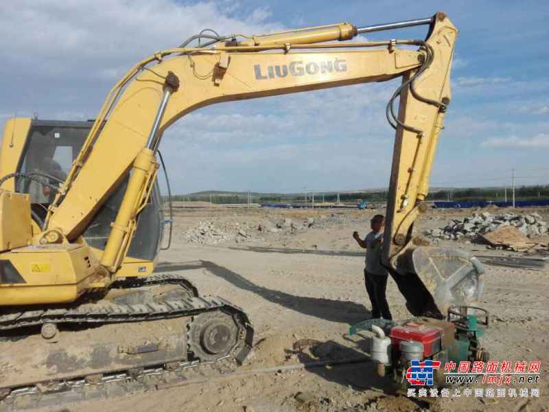 内蒙古出售转让二手7000小时2010年柳工CLG915C挖掘机