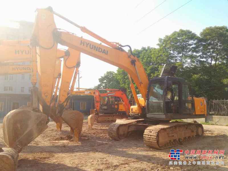 江苏出售转让二手3318小时2012年现代R215挖掘机