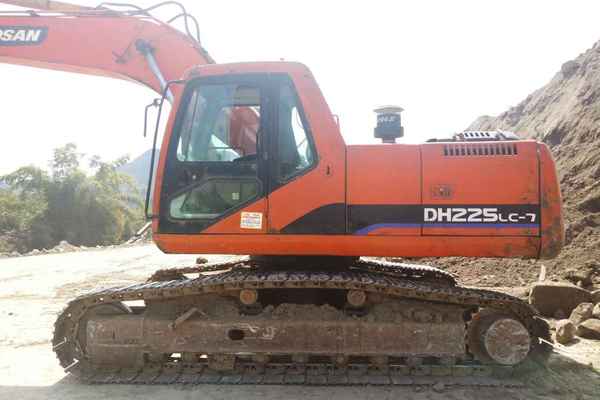 四川出售转让二手14251小时2009年斗山DH220LC挖掘机